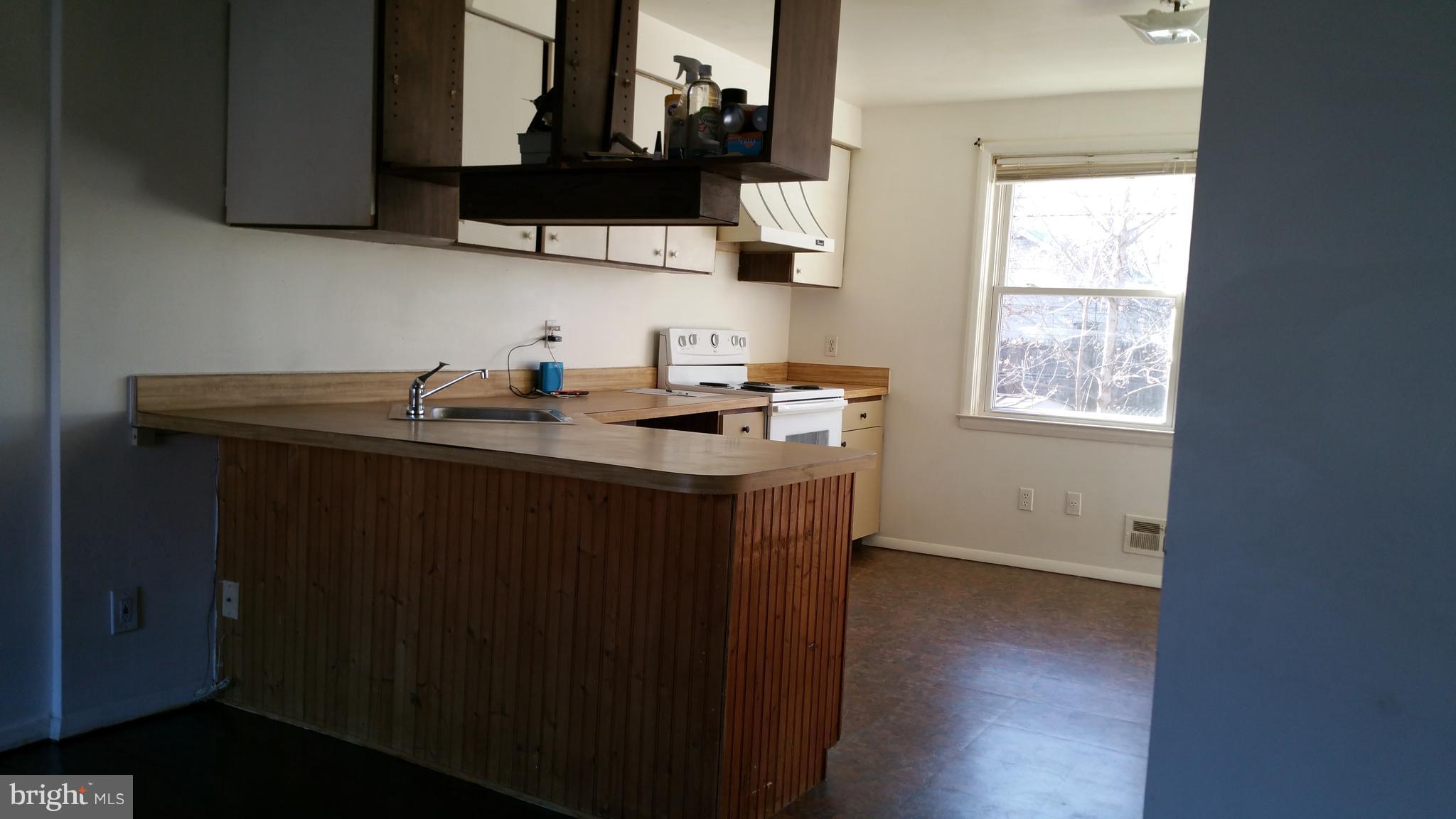 1640 Riverwood Road Essex, MD 21221 - Photo 4 of 22 Large eat-in Kitchen w/breakfast bar