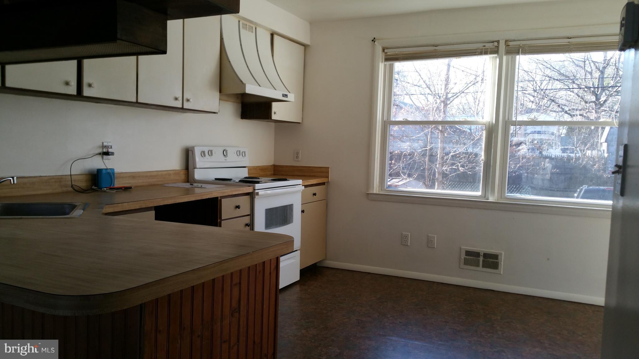 1640 Riverwood Road Essex, MD 21221 - Photo 9 of 22 Large eat-in Kitchen w/breakfast bar/1 YOA floor