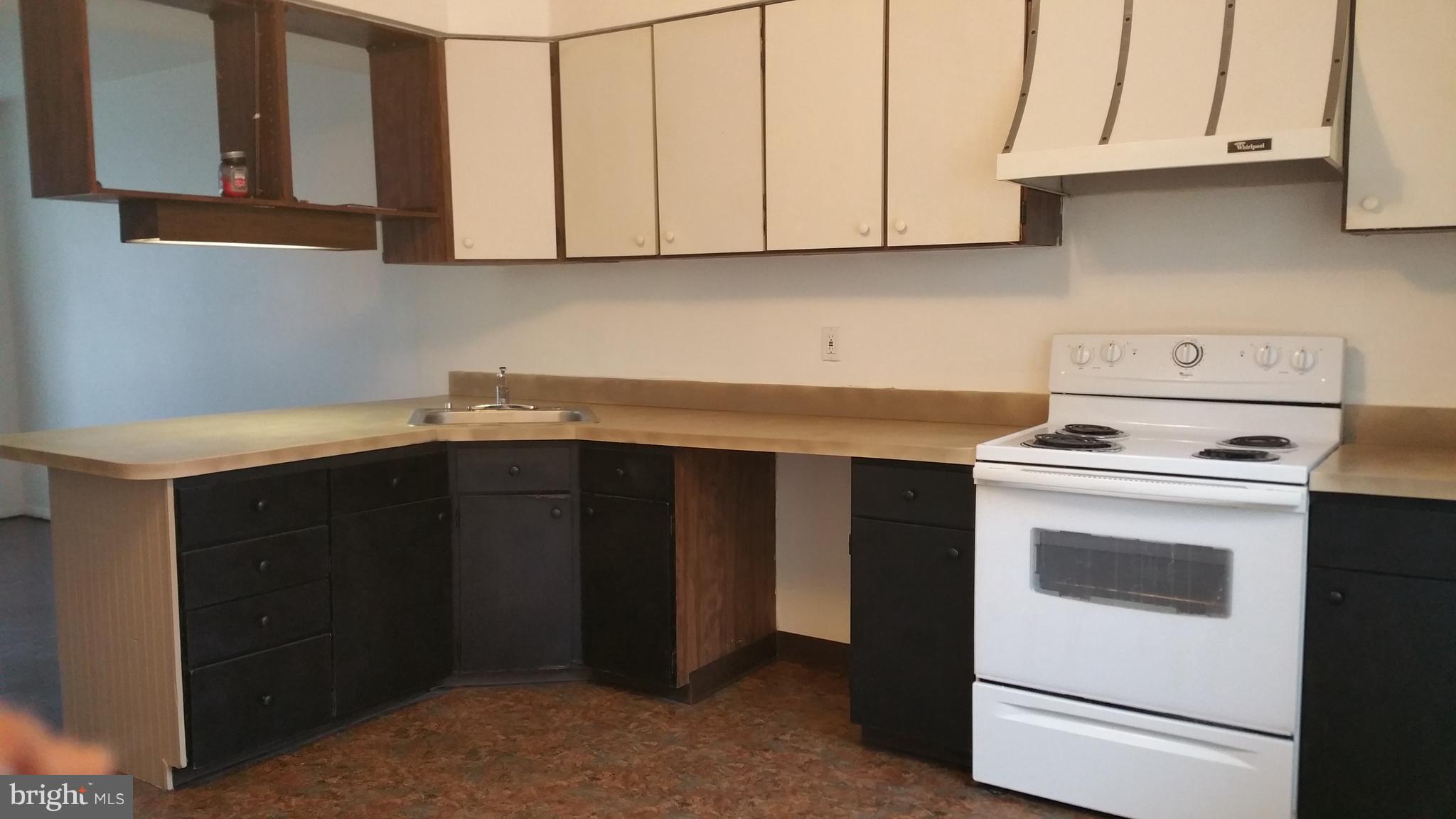 1640 Riverwood Road Essex, MD 21221 - Photo 10 of 22 Kitchen/Lots of cabinet space/eat in kitchen
