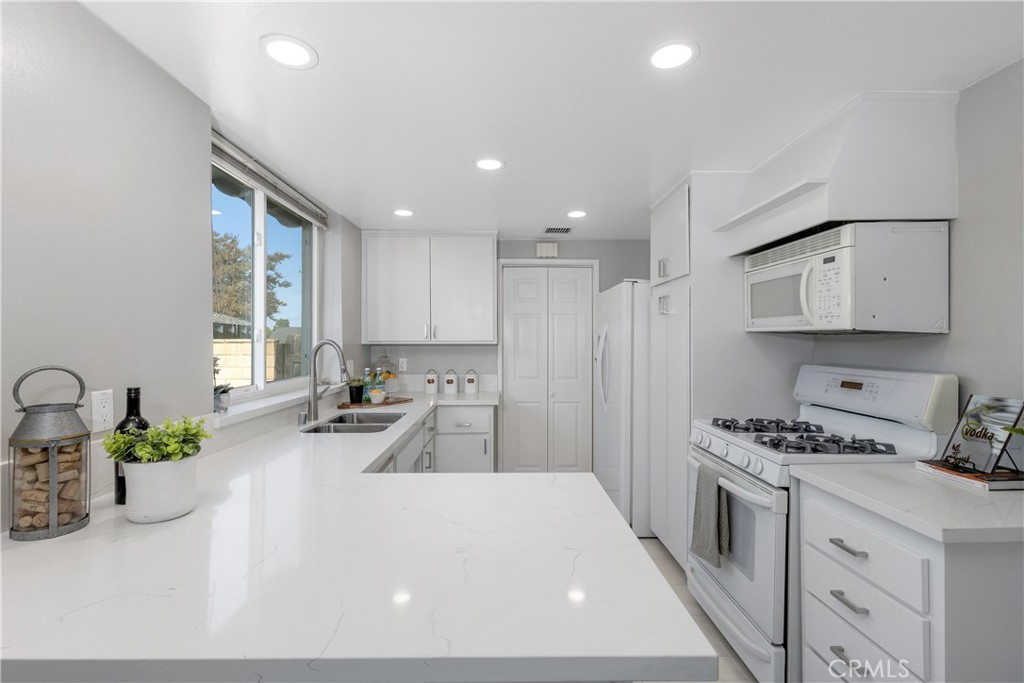 15230 Weeks Drive La Mirada, CA 90638 - Photo 3 of 24