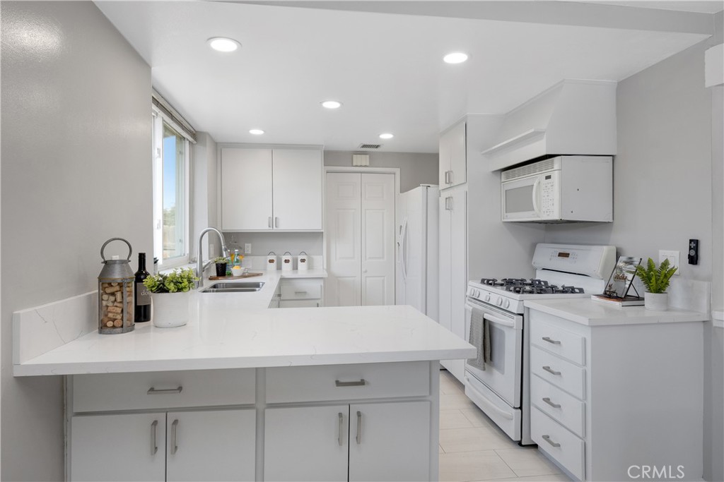 15230 Weeks Drive La Mirada, CA 90638 - Photo 5 of 24