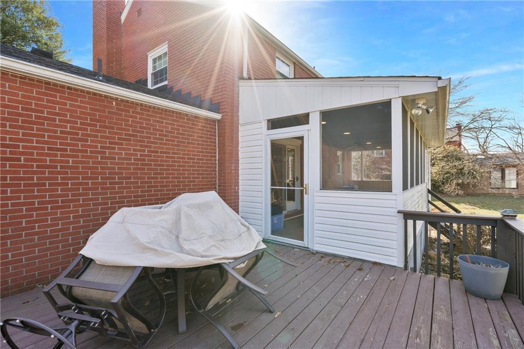 520 Nichols Road Pittsburgh, PA 15237 - Photo 16 of 31 a balcony with table and chairs