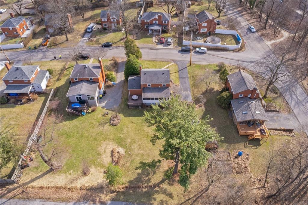 520 Nichols Road Pittsburgh, PA 15237 - Photo 27 of 31 an aerial view of a swimming pool with outdoor seating