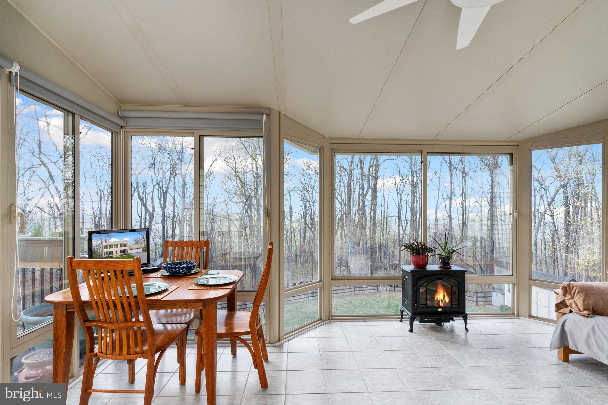 Enclosed Porch & Grilling Deck