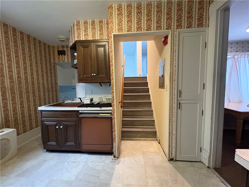 27 Cedar Street Oneonta, NY 13820 - Photo 8 of 33