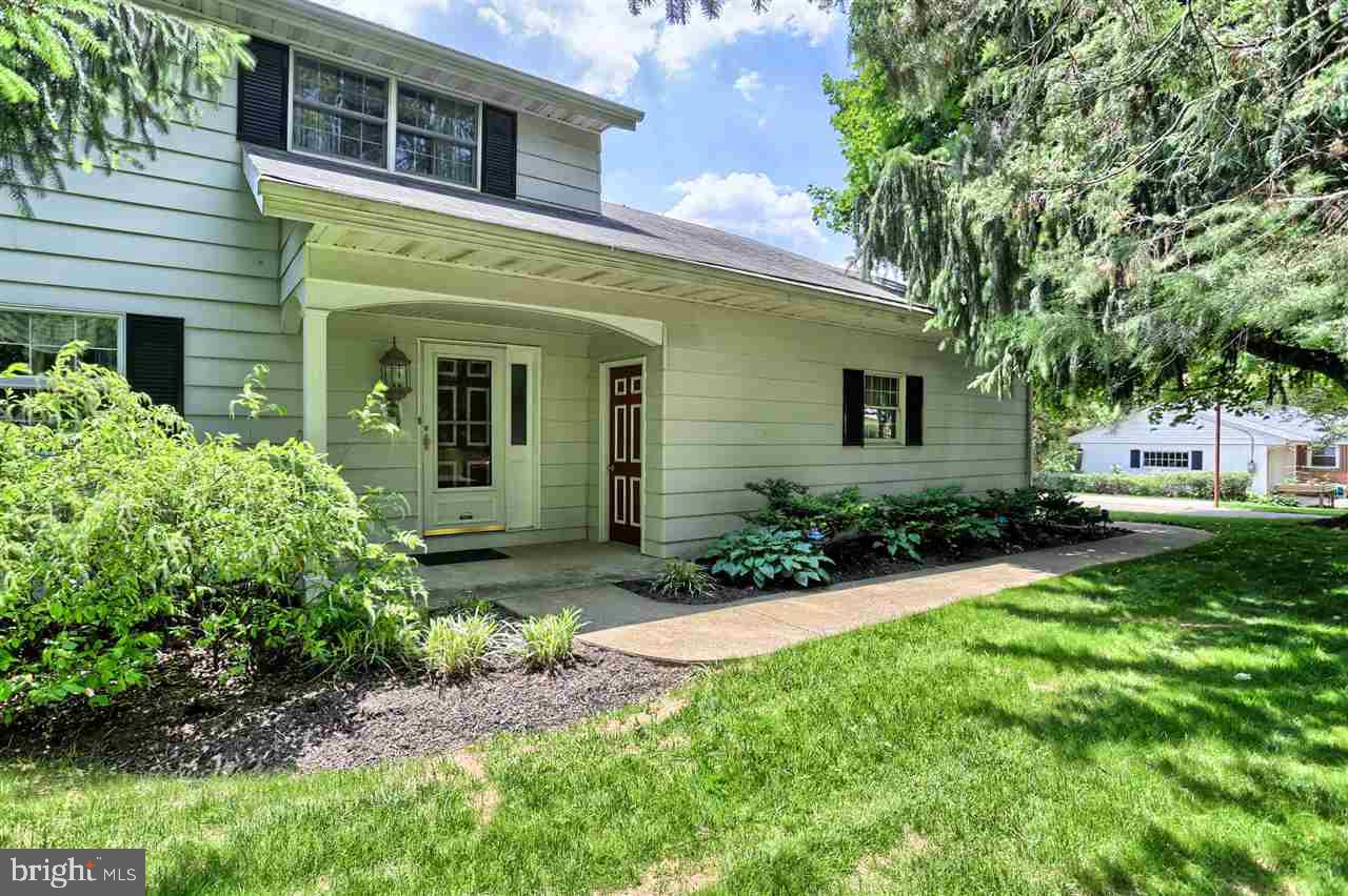744 Greendale Road York, PA 17403 - Photo 1 of 36 Gallery Image 1