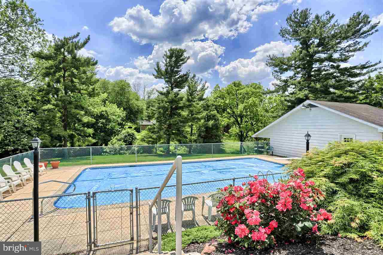744 Greendale Road York, PA 17403 - Photo 13 of 36 Gallery Image 13