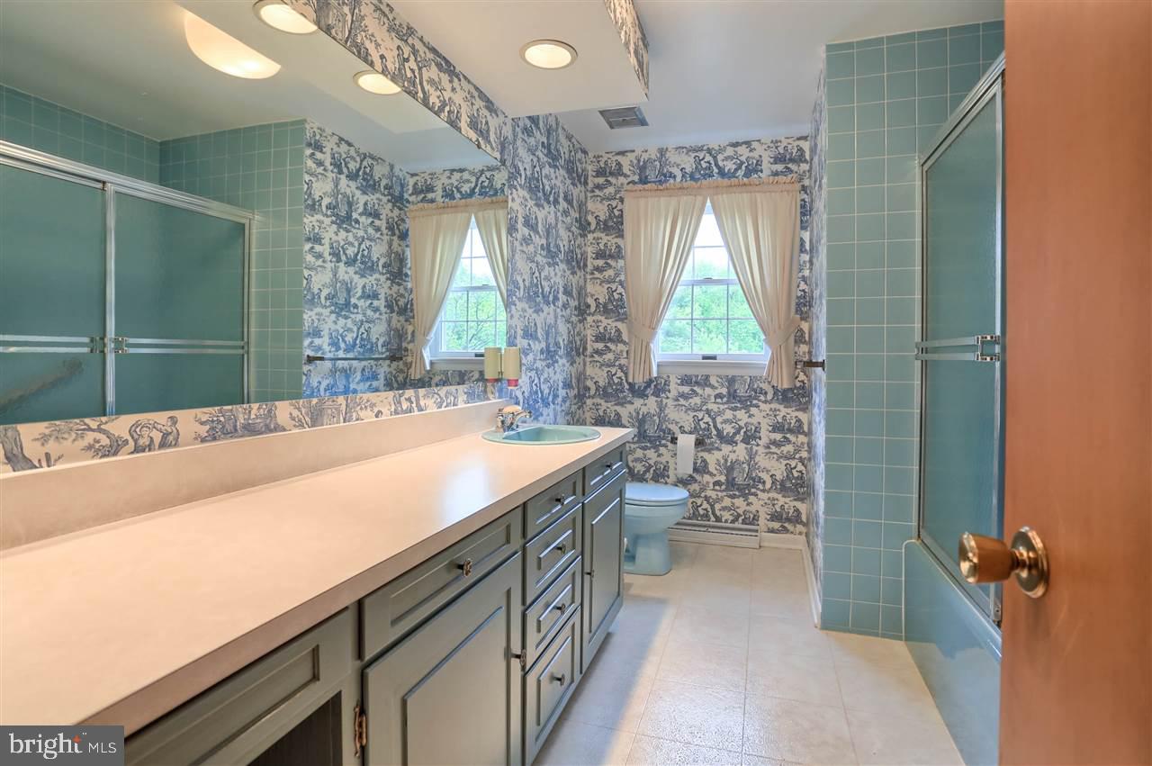 744 Greendale Road York, PA 17403 - Photo 18 of 36 Gallery Image 18