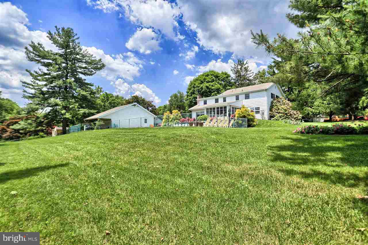 744 Greendale Road York, PA 17403 - Photo 5 of 36 Gallery Image 5