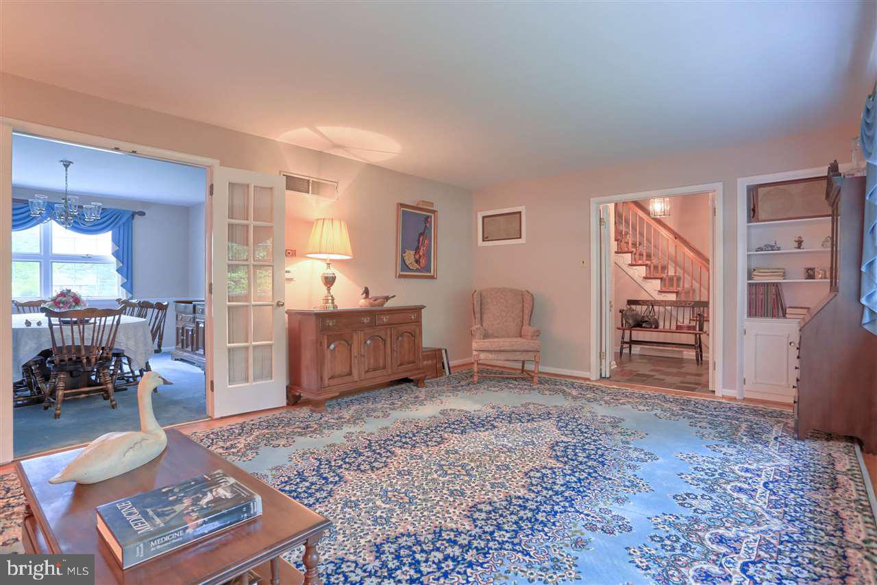 744 Greendale Road York, PA 17403 - Photo 6 of 36 Gallery Image 6