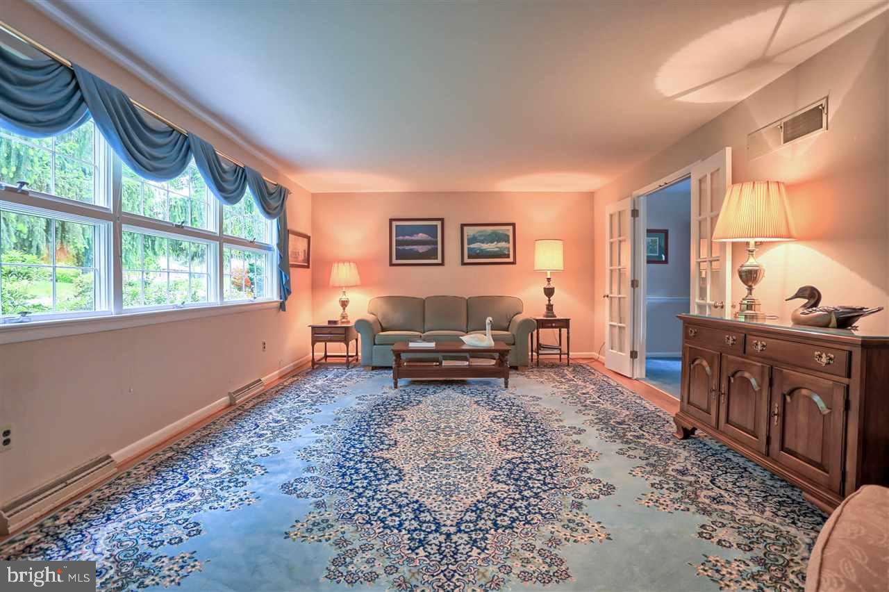 744 Greendale Road York, PA 17403 - Photo 7 of 36 Gallery Image 7