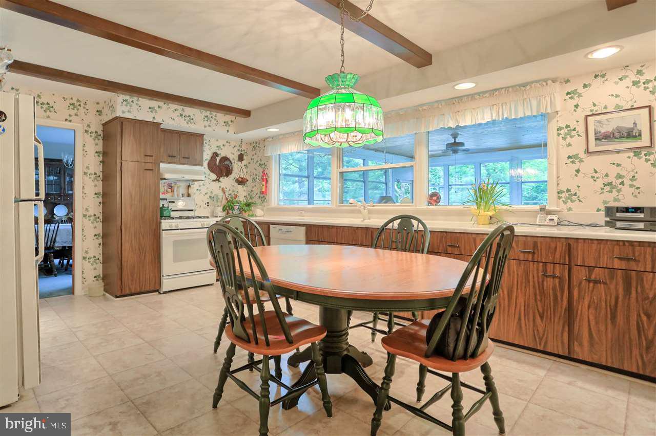 744 Greendale Road York, PA 17403 - Photo 9 of 36 Gallery Image 9