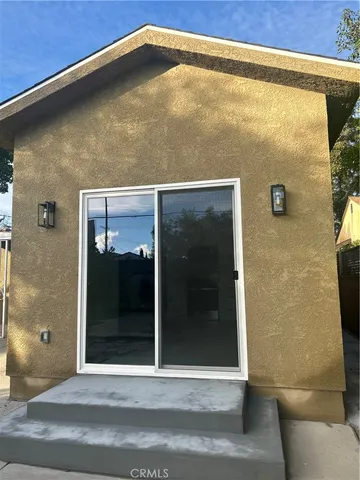 $2,000 | 11052 Emelita Street, North Hollywood, CA 91601