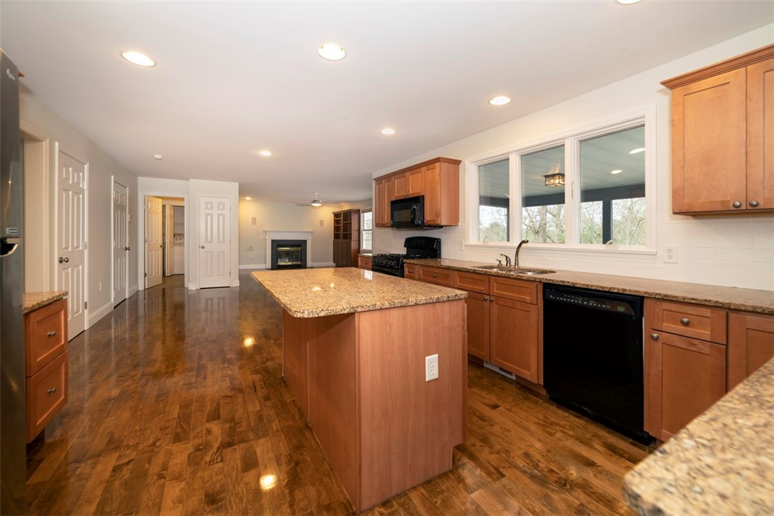 82 Old Post Road Westerly, RI 02891 - Photo 12 of 42