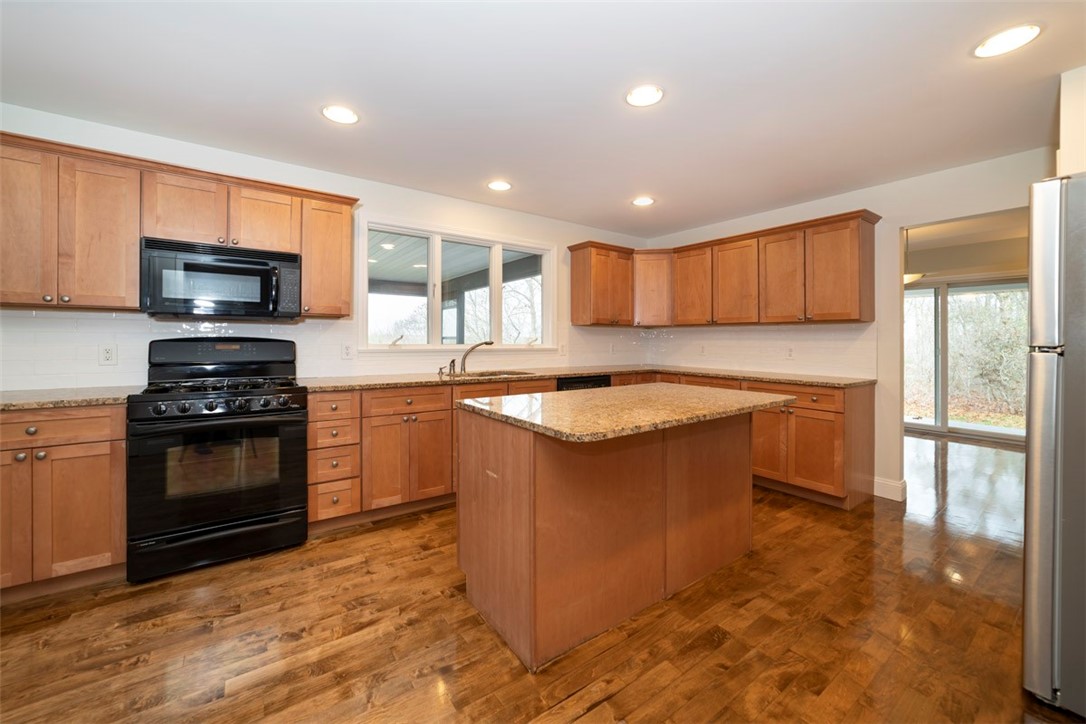 82 Old Post Road Westerly, RI 02891 - Photo 13 of 42