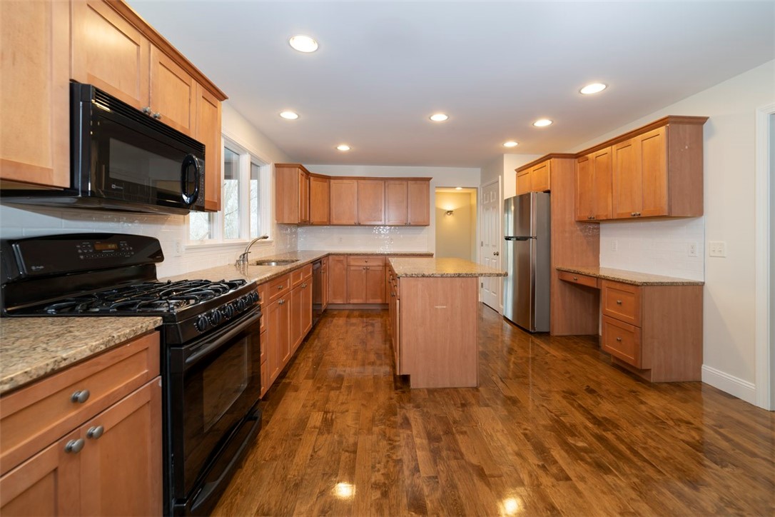 82 Old Post Road Westerly, RI 02891 - Photo 14 of 42