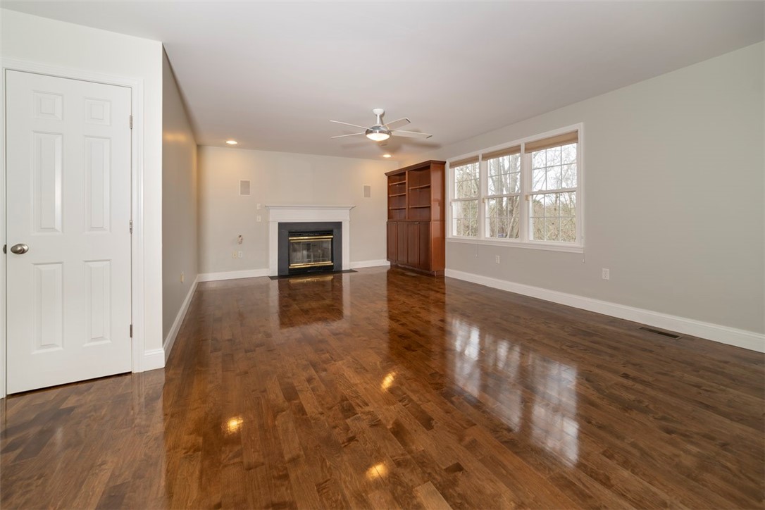 82 Old Post Road Westerly, RI 02891 - Photo 15 of 42