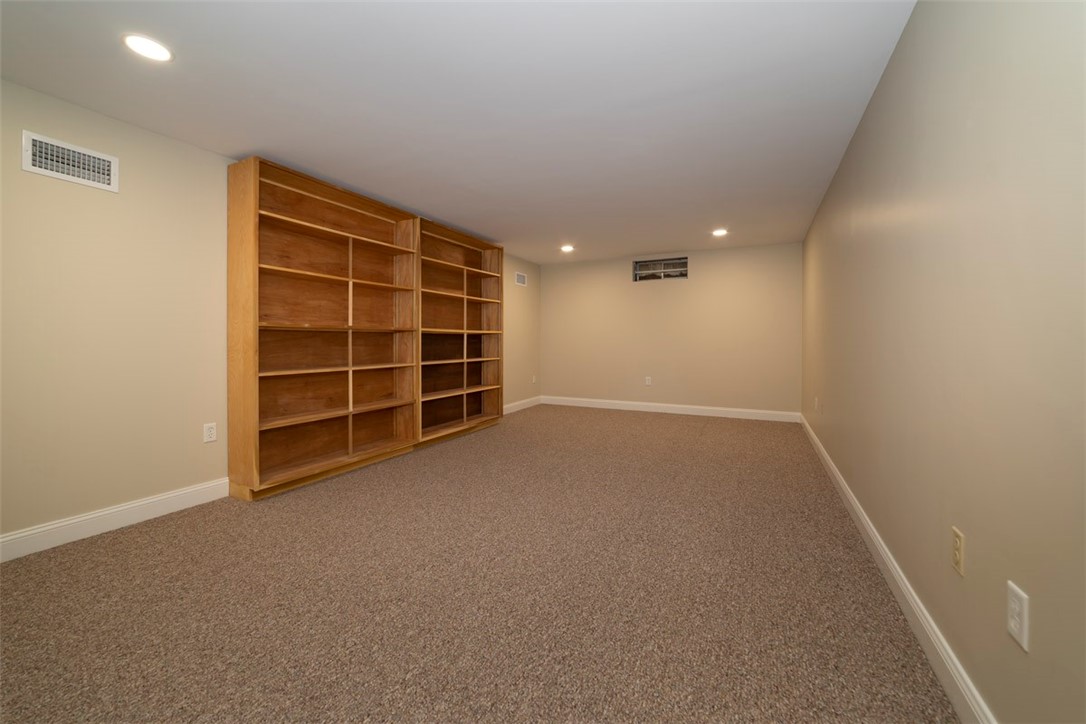 82 Old Post Road Westerly, RI 02891 - Photo 19 of 42