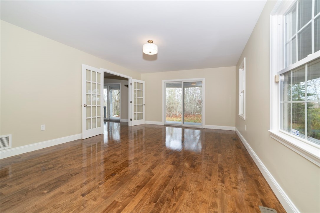 82 Old Post Road Westerly, RI 02891 - Photo 8 of 42