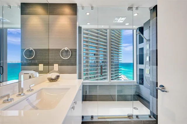 $3,500,000 | 18911 Collins Avenue, Unit 1901, Sunny Isles Beach, FL 33160