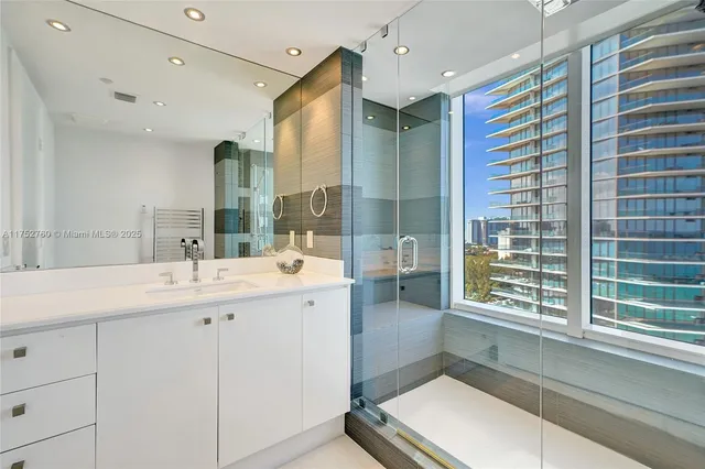 $3,500,000 | 18911 Collins Avenue, Unit 1901, Sunny Isles Beach, FL 33160