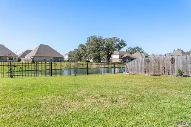 $390,000 | 39402 Park Oak Avenue, Prairieville, LA 70769