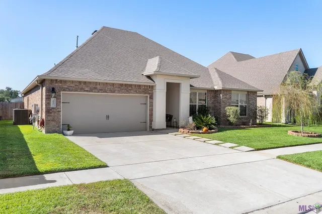 $390,000 | 39402 Park Oak Avenue, Prairieville, LA 70769