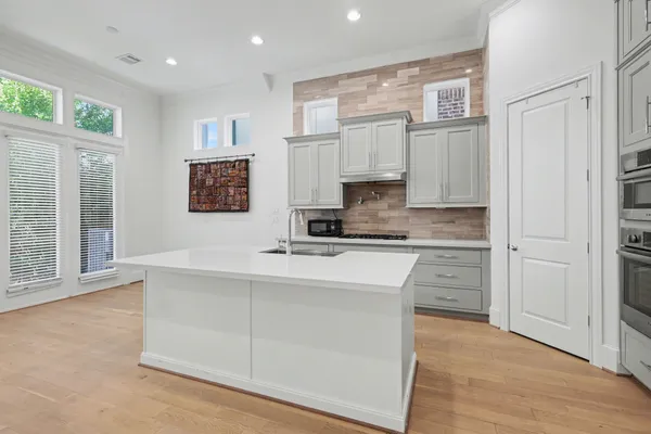 $5,500 | 2713 Kinsley Oaks Drive, Houston, TX 77007