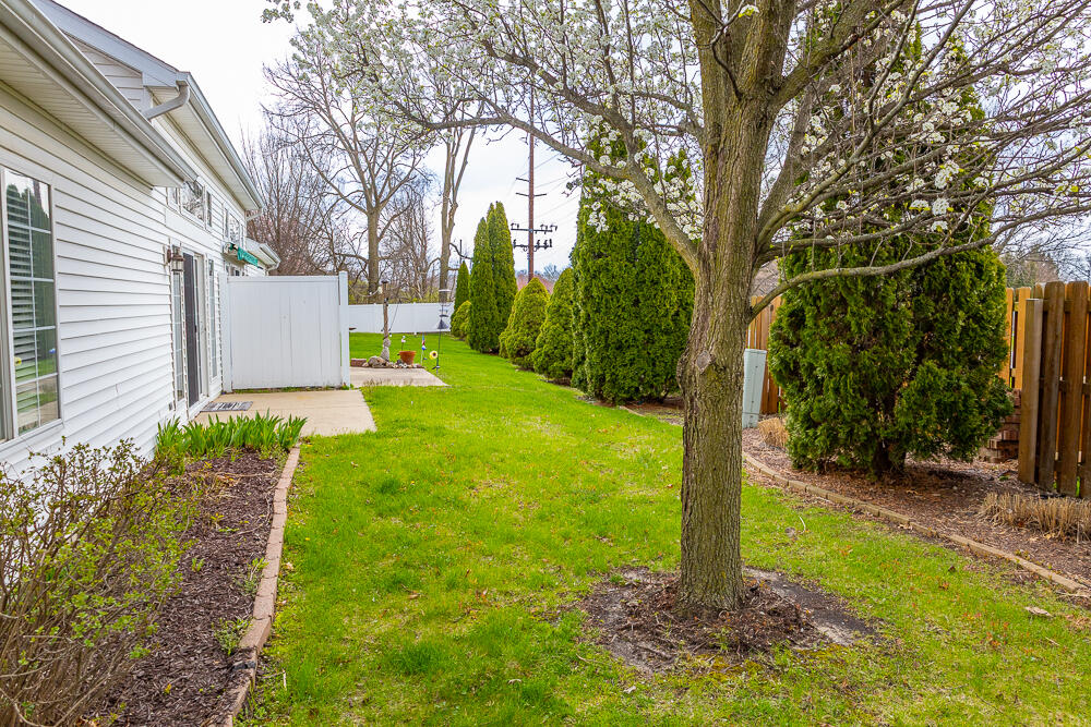 1606 Geranium Circle Valparaiso, IN 46383 - Photo 29 of 33 1000x667