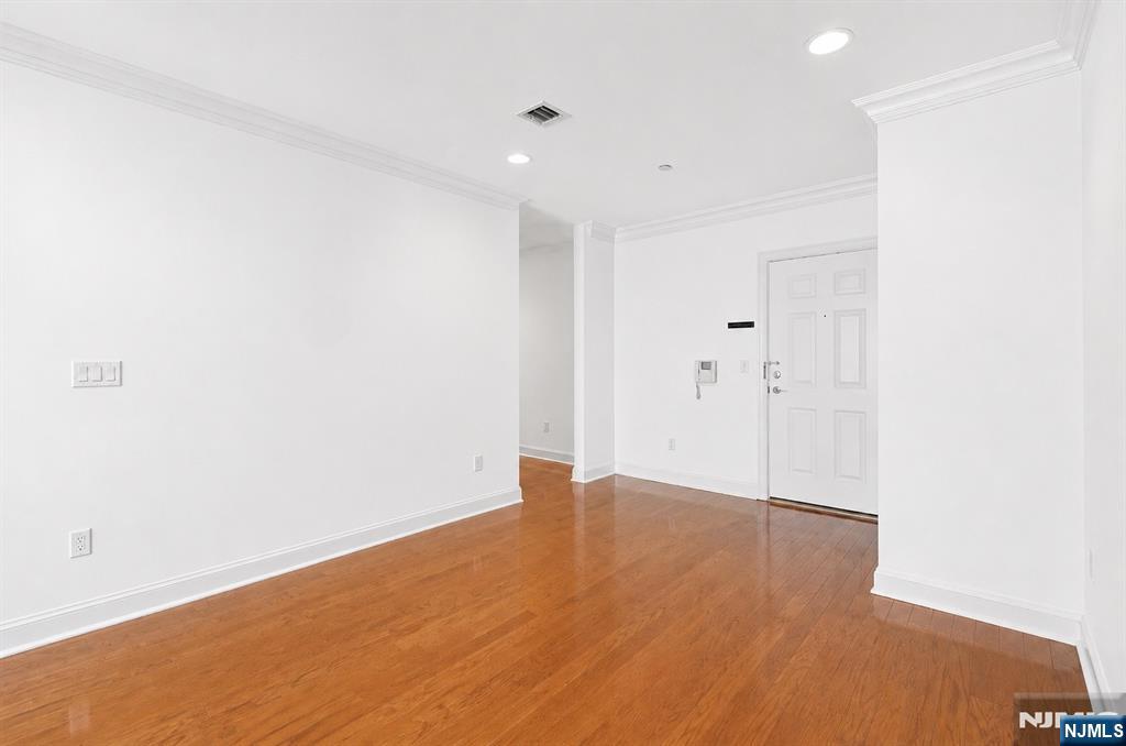 180 Edgewater Road Cliffside Park, NJ 07010 - Photo 5 of 17