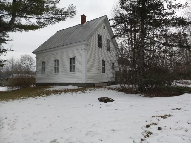 $90,000 | 323 Neck Road, Benton, ME 04901