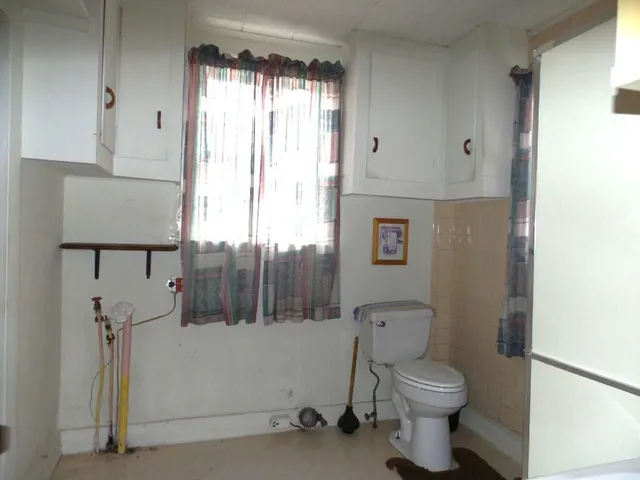 $90,000 | 323 Neck Road, Benton, ME 04901