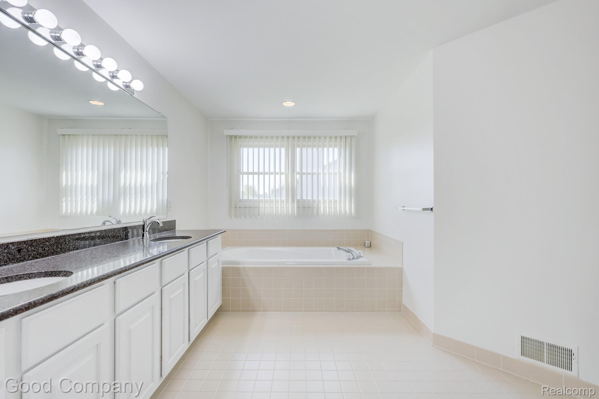 3526 Inverness Drive Rochester, MI 48306 - Photo 48 of 82 3526 Inverness Dr.-40.jpg