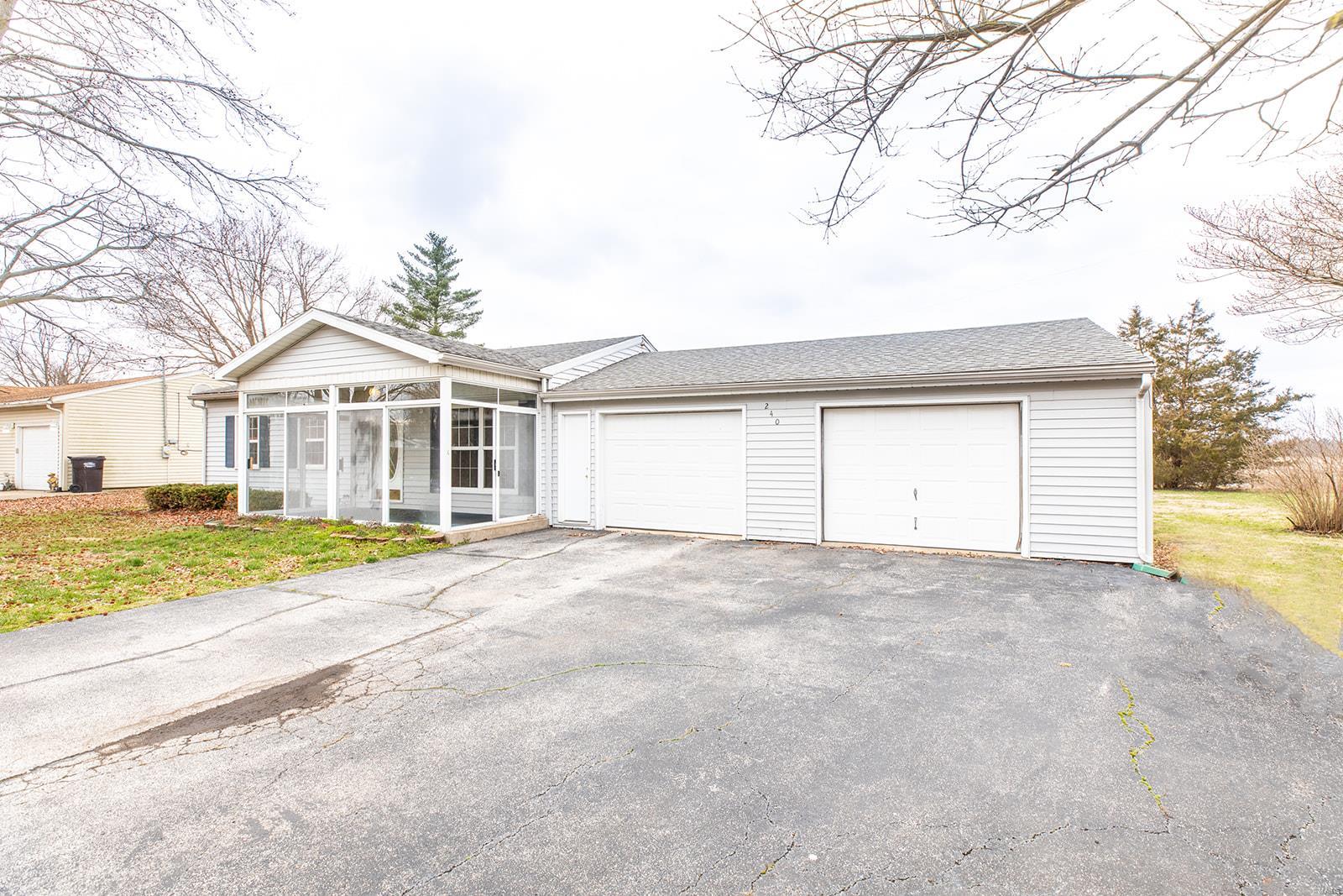 240 Virginia Street Brighton, IL 62012 - Photo 3 of 27 Gallery Image 3