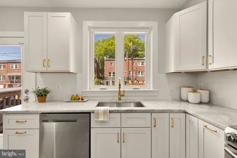$849,900 | 518 23rd Place Northeast, Washington, DC 20002