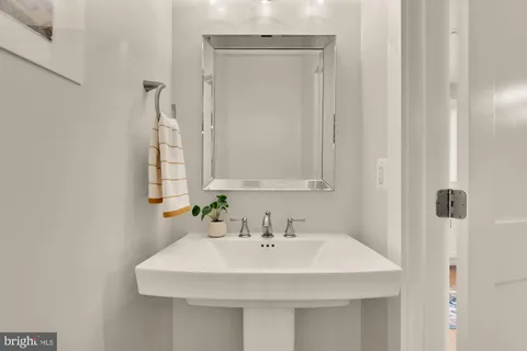 $849,900 | 518 23rd Place Northeast, Washington, DC 20002