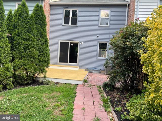 8333 Moline Place Springfield, VA 22153 - Photo 29 of 30 Backyard view
