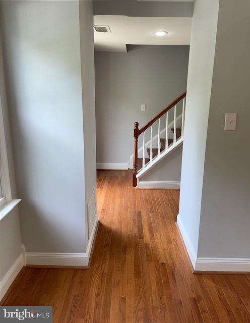 8333 Moline Place Springfield, VA 22153 - Photo 4 of 30 Foyer