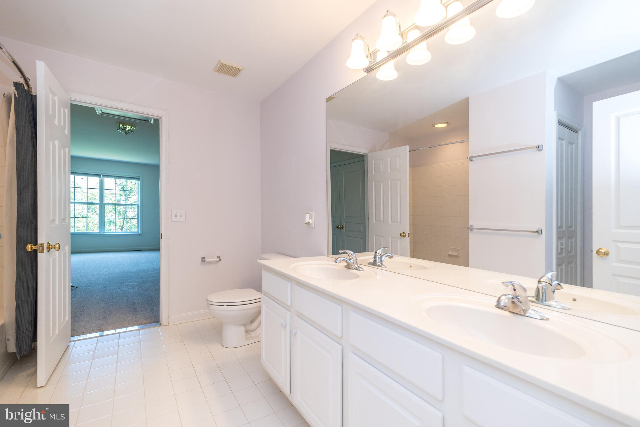 32 Addison Court Doylestown, PA 18901 - Photo 46 of 64 Second floor full bath w/ access to both bedrooms