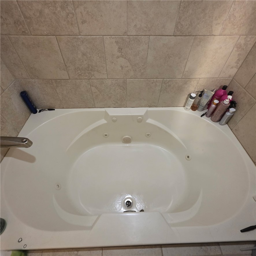 1014 Excelsior Road Greenwood, AR 72936 - Photo 17 of 37 primary soaker tub