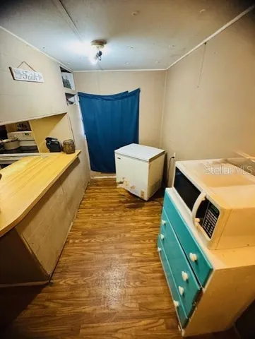 a view of a yard with a tree