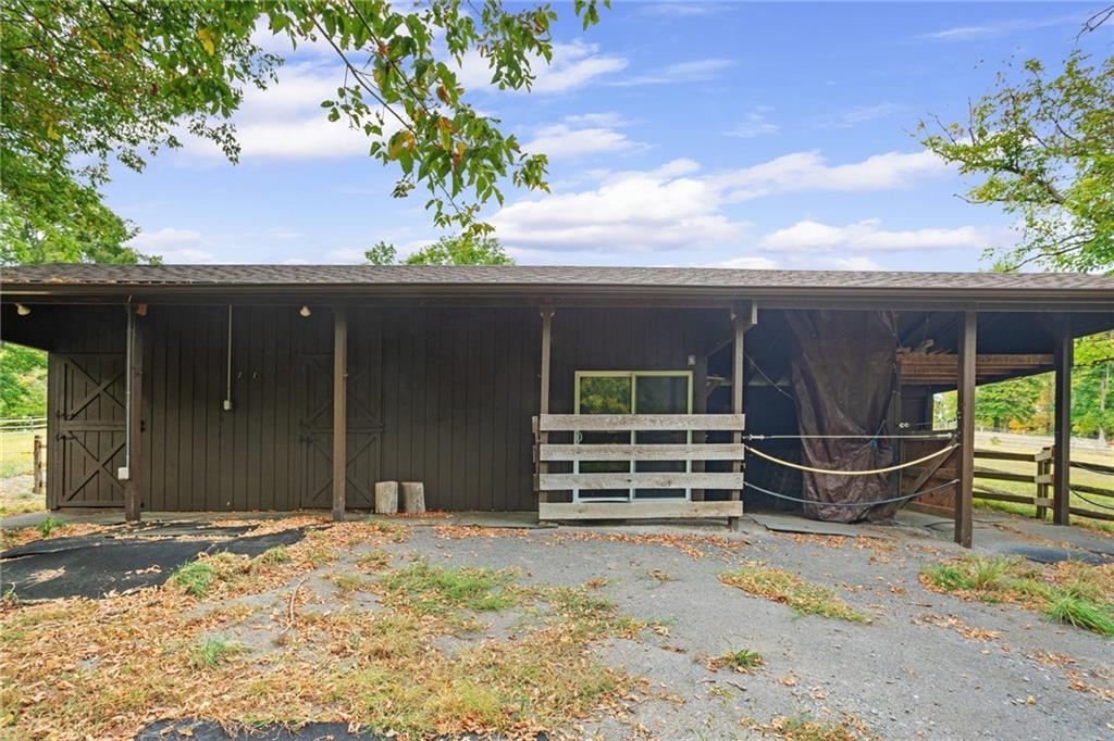 73 Stonedale Road Sewickley, PA 15143 - Photo 47 of 50 a backyard of a house