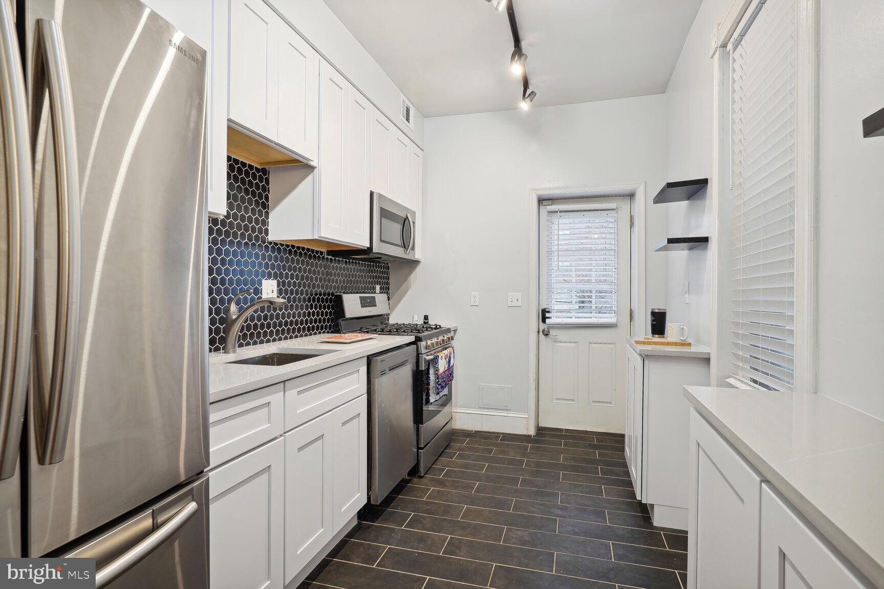 1311 Potomac Avenue Southeast Washington, DC 20003 - Photo 8 of 26