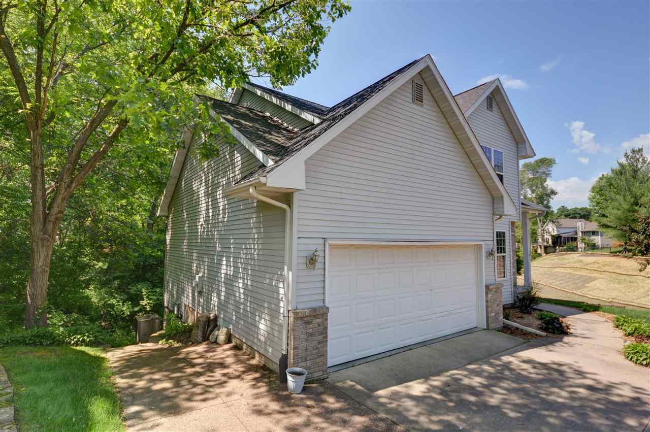 4909 North Willowbend Road Northeast Cedar Rapids, IA 52411 - Photo 3 of 43 Gallery Image 3