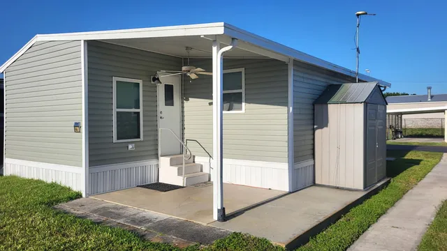 $115,000 | 1339 Old Lakeport Road Northwest, Unit 14, Moore Haven, FL 33471