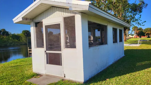 $115,000 | 1339 Old Lakeport Road Northwest, Unit 14, Moore Haven, FL 33471