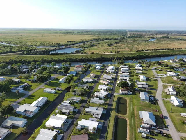 $115,000 | 1339 Old Lakeport Road Northwest, Unit 14, Moore Haven, FL 33471