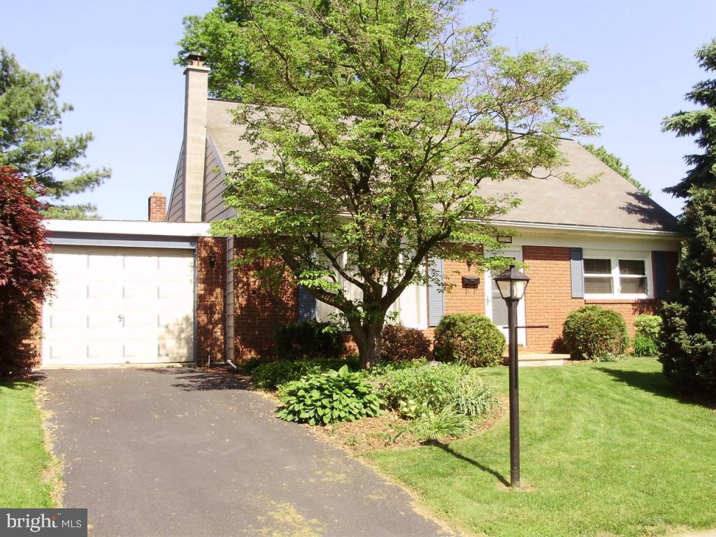 229 Cardinal Road Lititz, PA 17543 - Photo 1 of 28