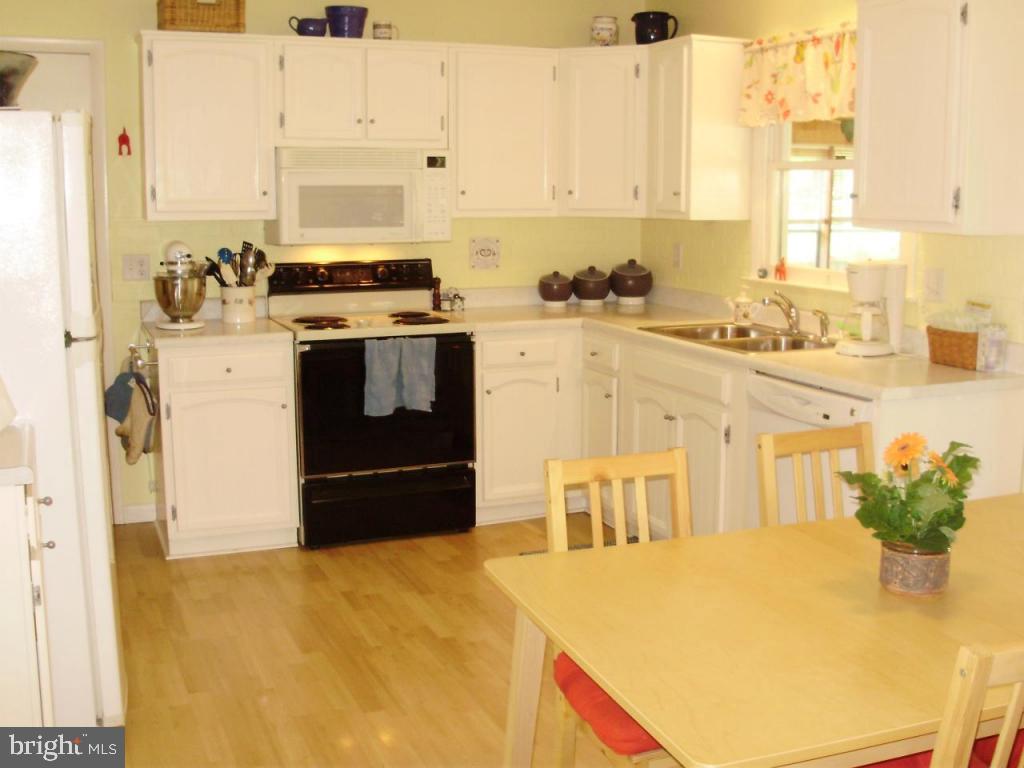 229 Cardinal Road Lititz, PA 17543 - Photo 6 of 28
