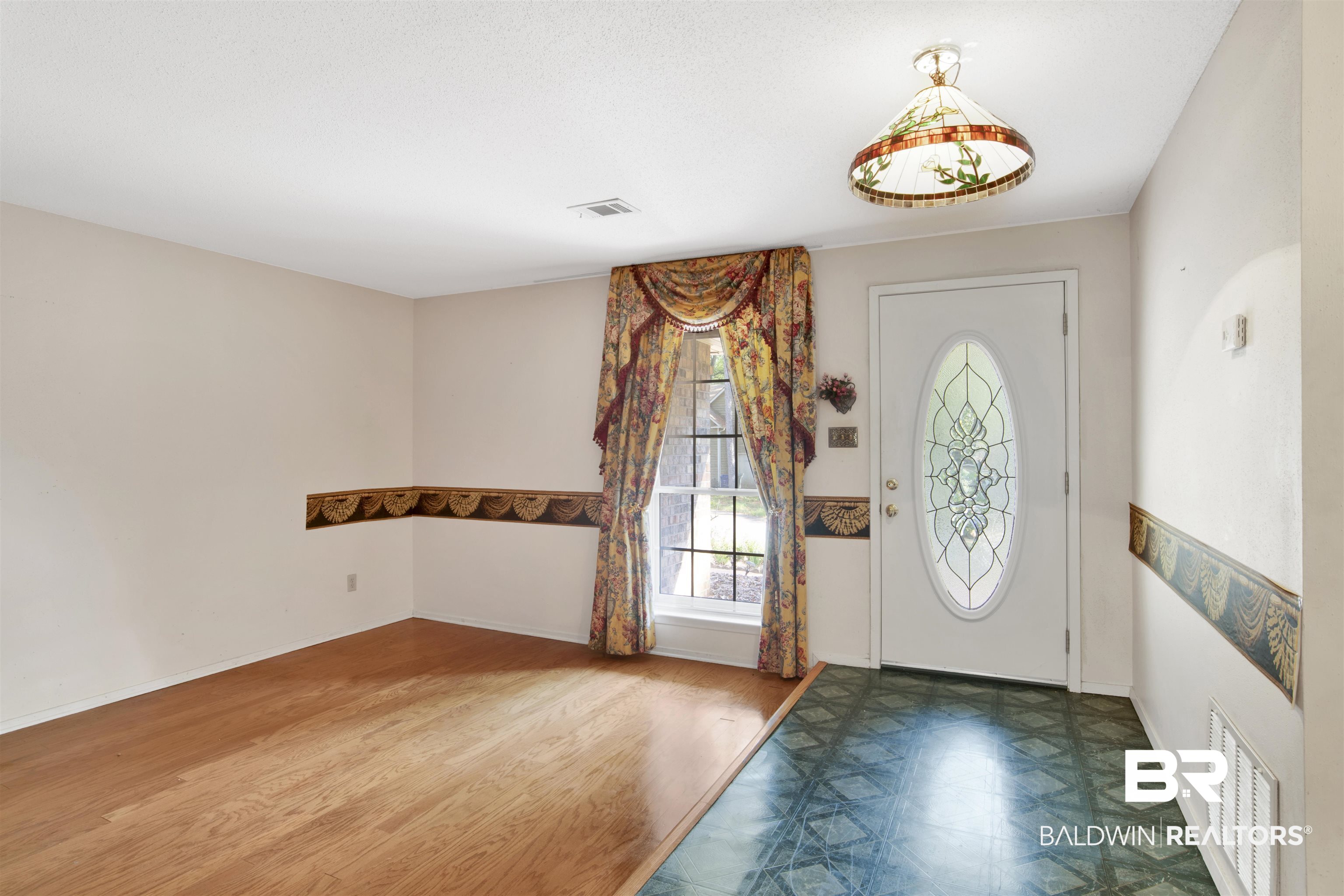 202 Lakeview Loop Daphne, AL 36526 - Photo 3 of 19